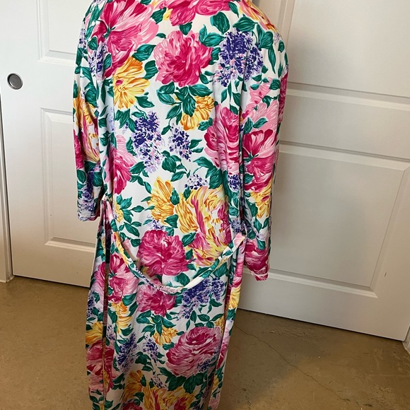 Vintage Pink Floral Victoria Secrets Robe w/ tie  -size Small - Picture 3 of 9